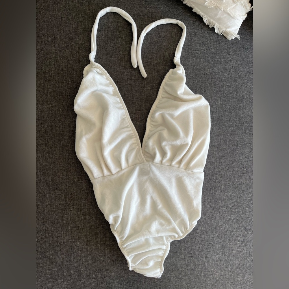 White V body open back size S